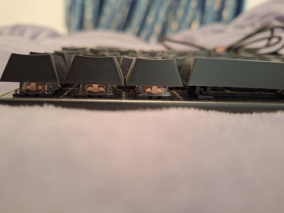 Vând tastatura Redragon Rudra K565 RGB