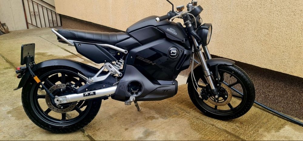 Super Soco TC Max 2024 – electrică, stil retro Café Racer,