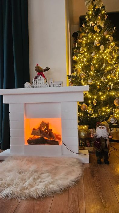 Semineu decorativ Crăciun.