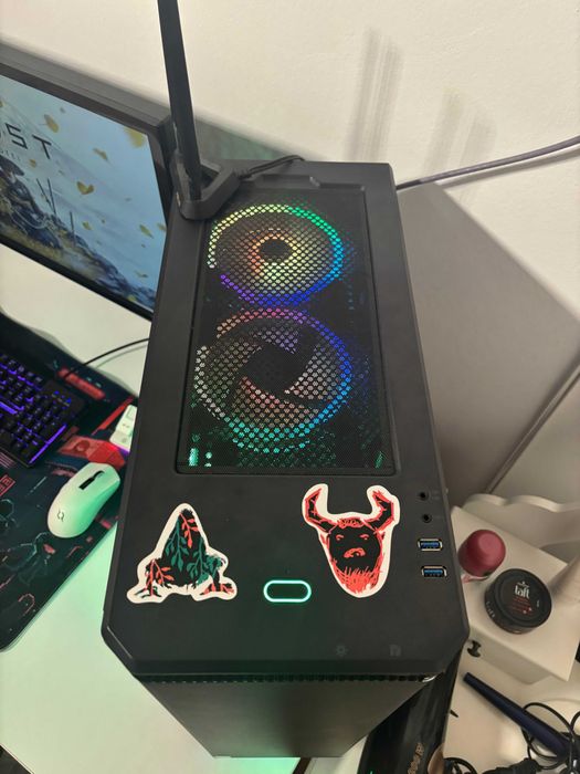 Sistem Gaming I5-13400  RTX 5060  Monitor 144Hz 1Ms Accesorii