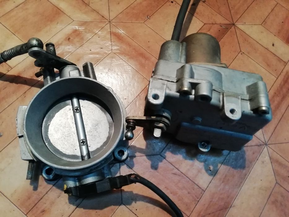 Дросельная заслонка, пусковая форсунка на Мерс 103.