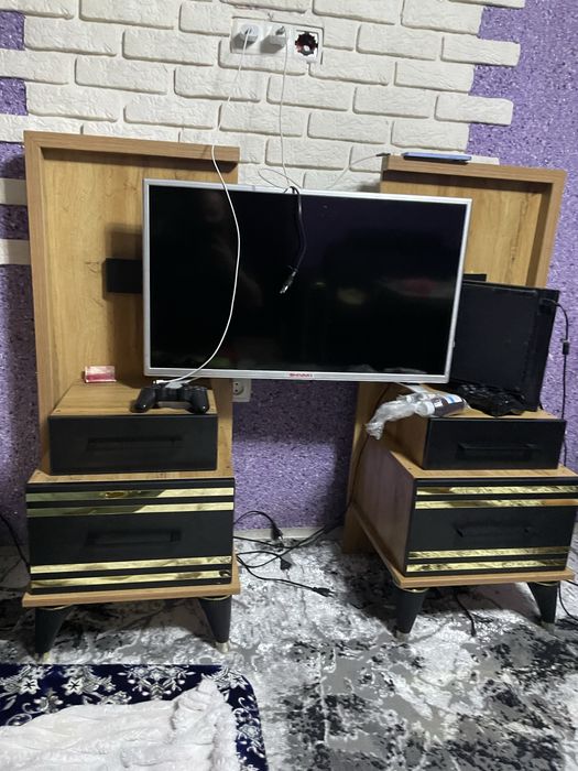 Трюмо и тумбы не дорого  продою не поместилось в спальню