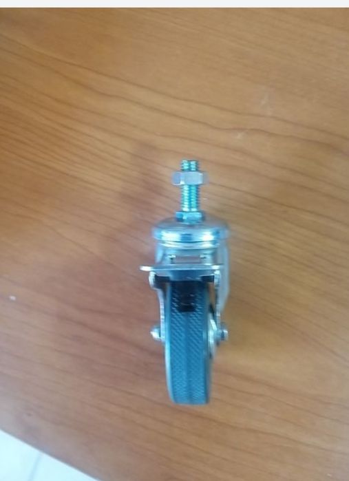 Roti pivotante cu piedica