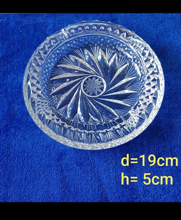 Fructiere din cristal diferite