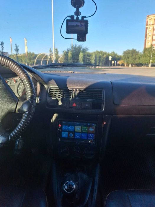 Продам Volkswagen Jetta 1999. Объем 2л.
