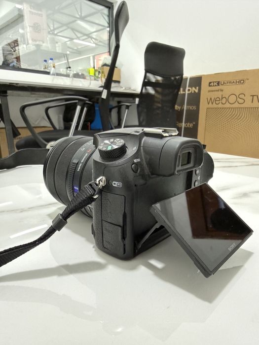 Фотокамера Sony RX10 iv 25-кратным зум объективом