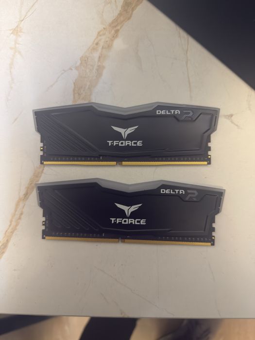 DDR4 Kingston Fury/ T-Force Delta