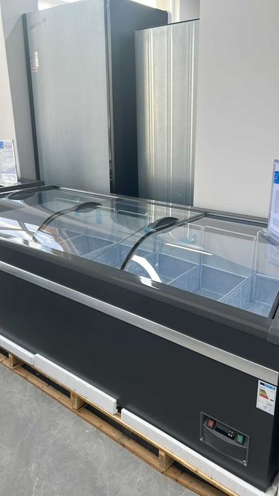 Новый Витринный холодильник