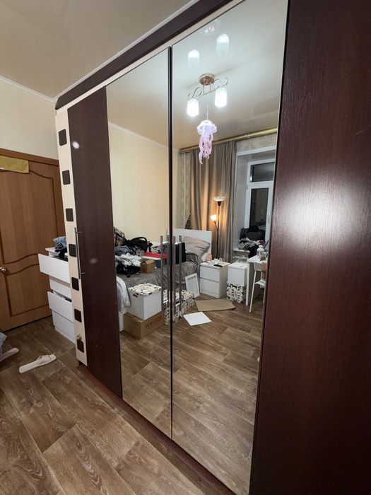 Шкаф купе с зеркалом