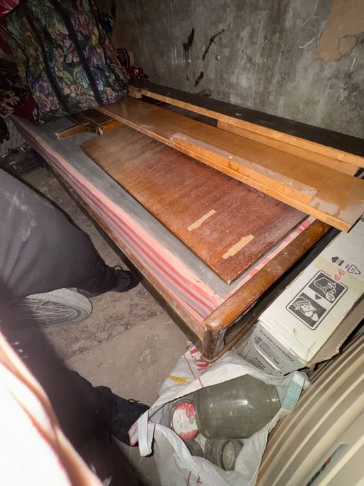 Икки жуфт диван СССР вакти ишлаб чикарилган донаси 400000минг сум