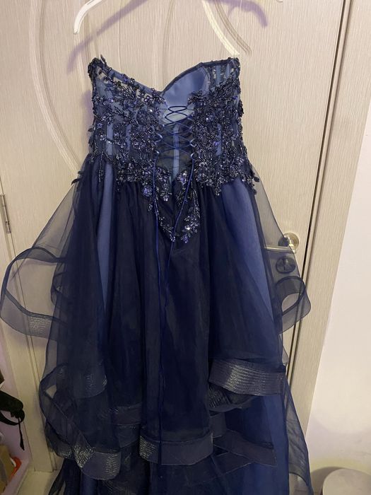 Синя бална рокля