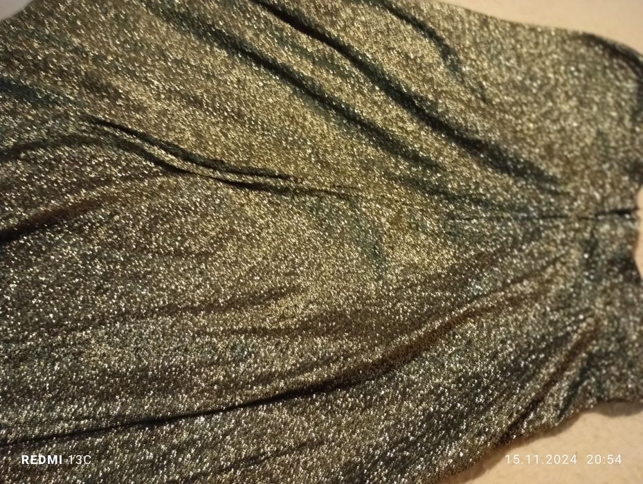 Costum cu fustă lunga aurie