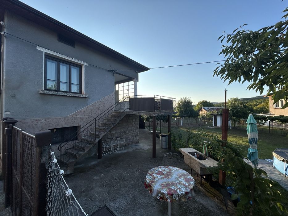 Реновирана къща в живописно селце край Враца