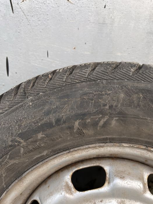 Продам шины R14 зимный с дискими