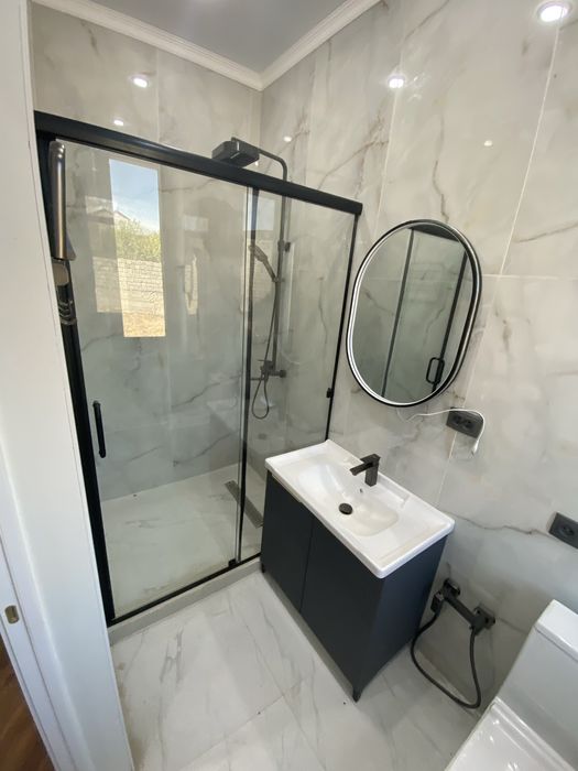 Стеклянные душевые ограждение