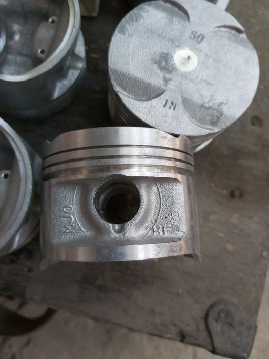 Продам. На мото поршня. Honda/Поворотники