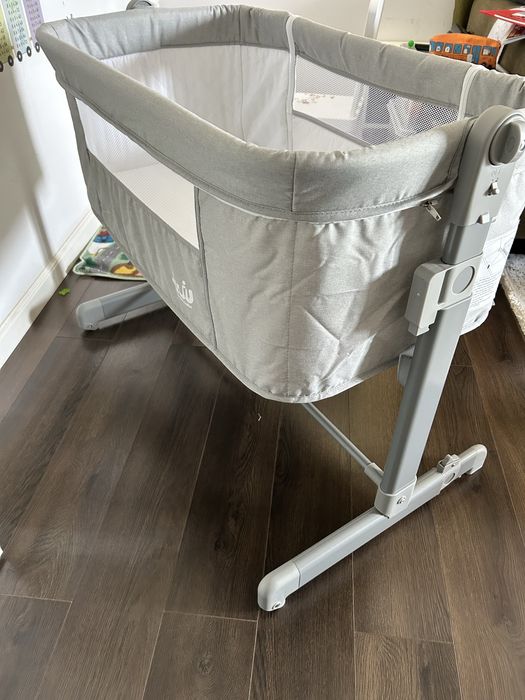 Patut co sleeper cu leagan