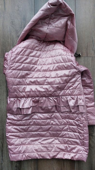 Продам детскую весенюю куртку