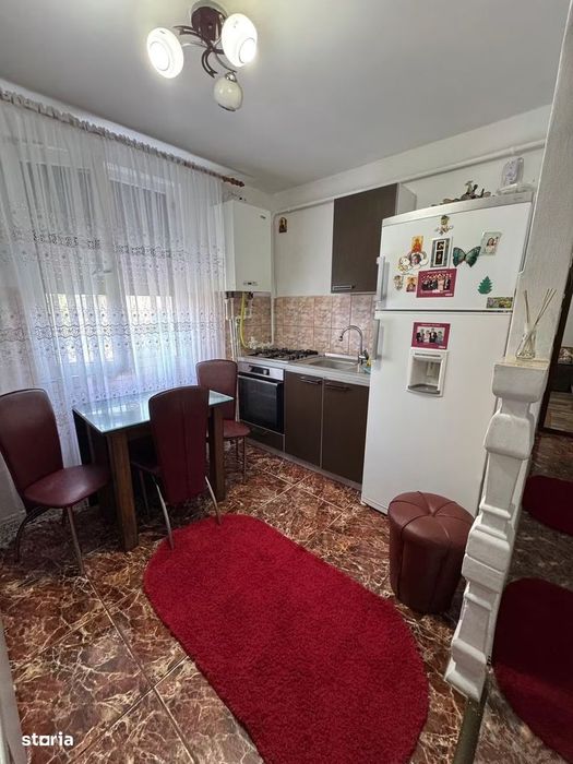 De vanzare apartament cu 2 camere si balcon, zona Cresei 50.000 euro