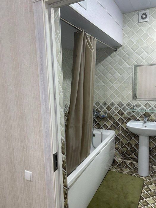 Ижарага берилади 2 хонали 3 этаж 400$ . Адрес Согдиана .