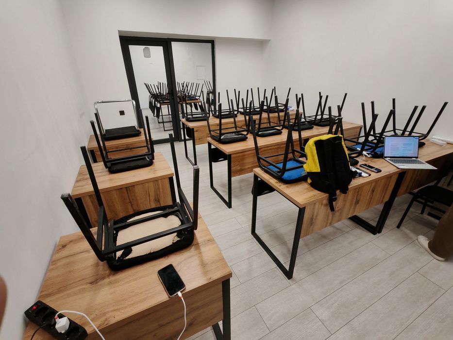 Turon stul, sifati zo'r, holati a'lo. Optomga kelishiladi