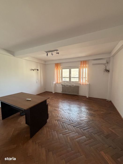 Piata Romana, 4 camere nemobilate,etaj 4/P+5, 105mp