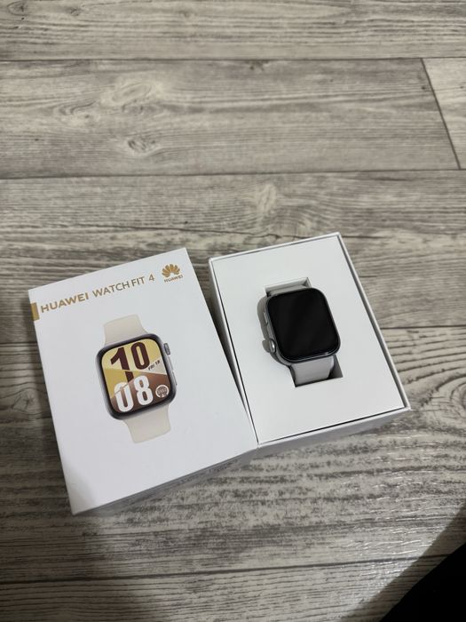 смарт-часы Huawei Watch Fit 4 в белом .