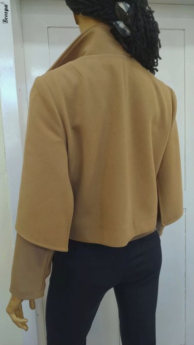 Късо.      палто