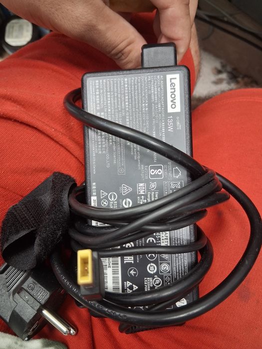 Alimentator lenovo 135w