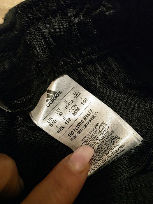 Pantaloni Adidas stare foarte bună mărime 152