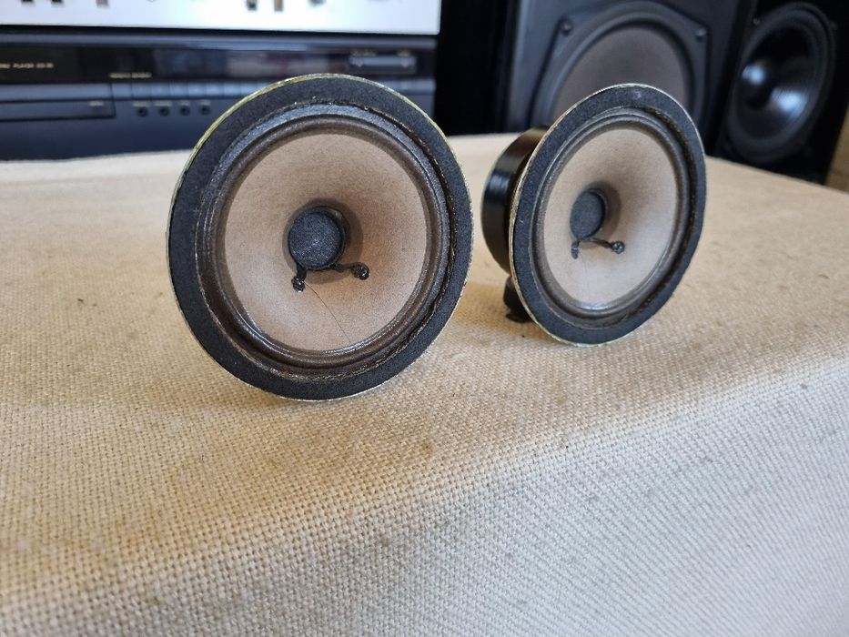 Set Difuzoare Medii Grundig. 4 ohms, 10 watts, 8,9 cm. Impecabile