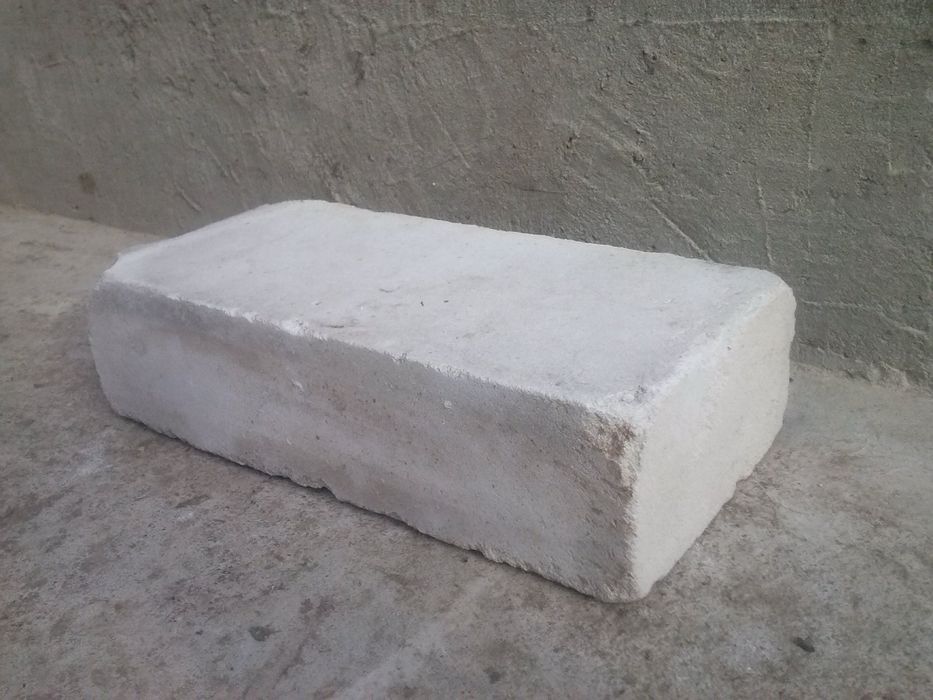 ПРОДАМ белый облицовочный кирпич
