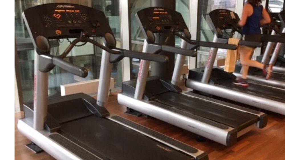 Depozit aparate fitness profesionale (Life Fitness)