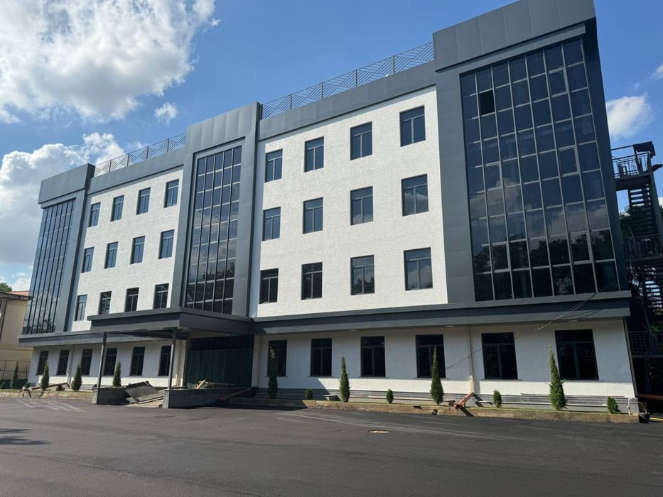 ЗДАНИЕ в Мирзо Улугбекском районе, 4362 м2 на 15 сотках