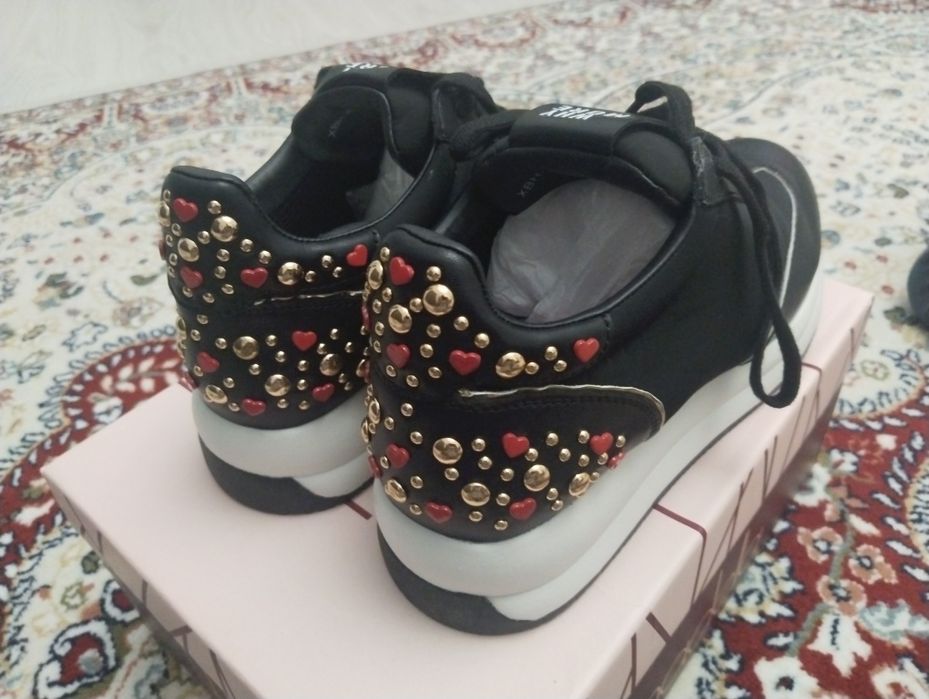 Натуральные кроссовки