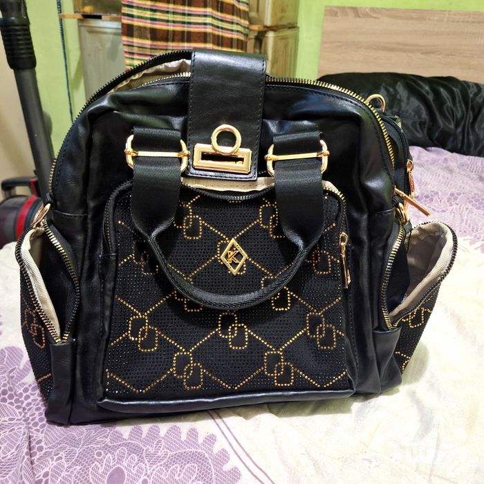 Продавам чанти много запазени