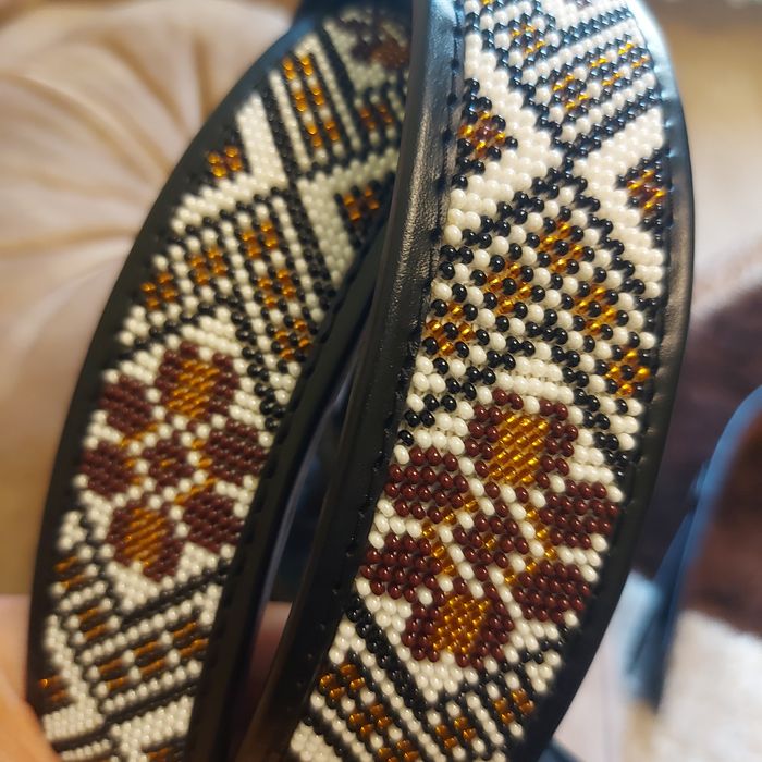 Vând curele si chimire cusute cu margele