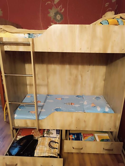 Детская двухъярусная кровать