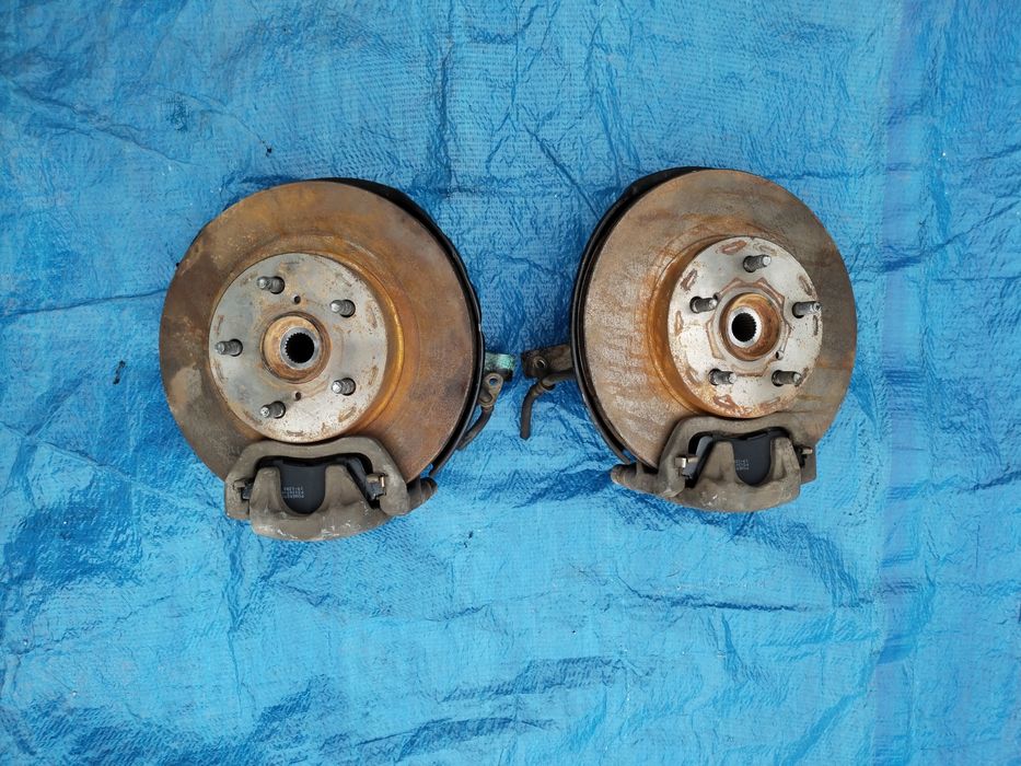 Ступицы передние Toyota Ipsum-RAV4-CAlDINA