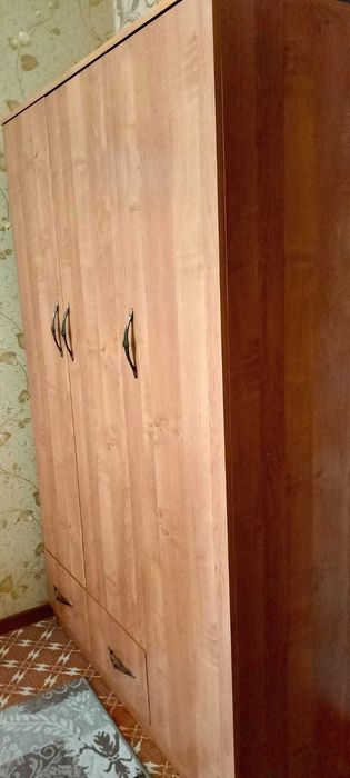 Продам платиной шкаф б/у.