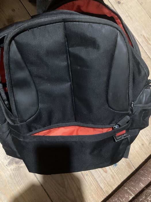 Vînd rucsac Samsonite .Prețul 250 Ron
