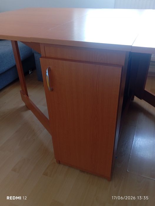 Vând masa extensibila cires