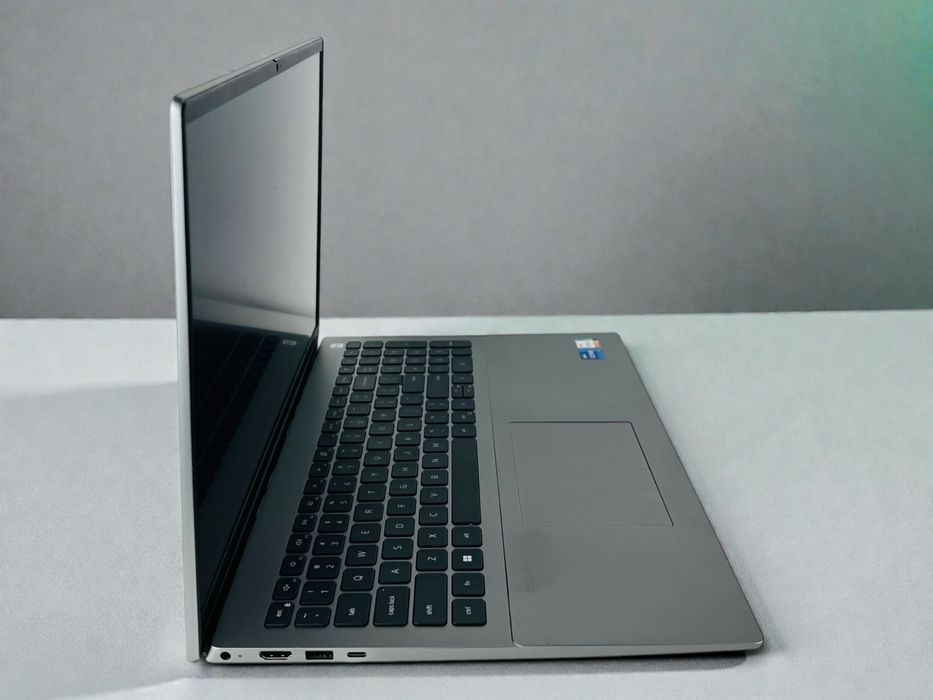 Dell Vostro 5630 16 Gray WUXGA i7-1360P 16GB 512SSD Перфектен! Гаранция!
