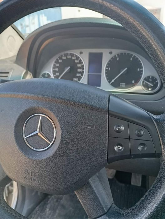 Продавам Мерцедес В200