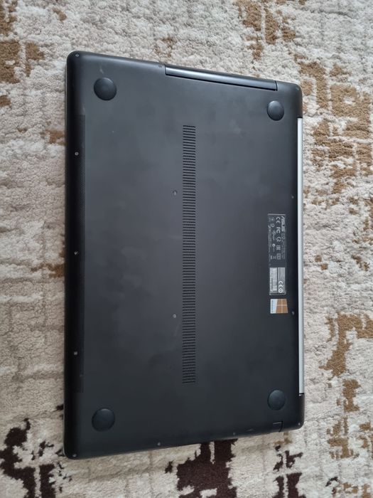 Laptop uri Asus de buget display mare