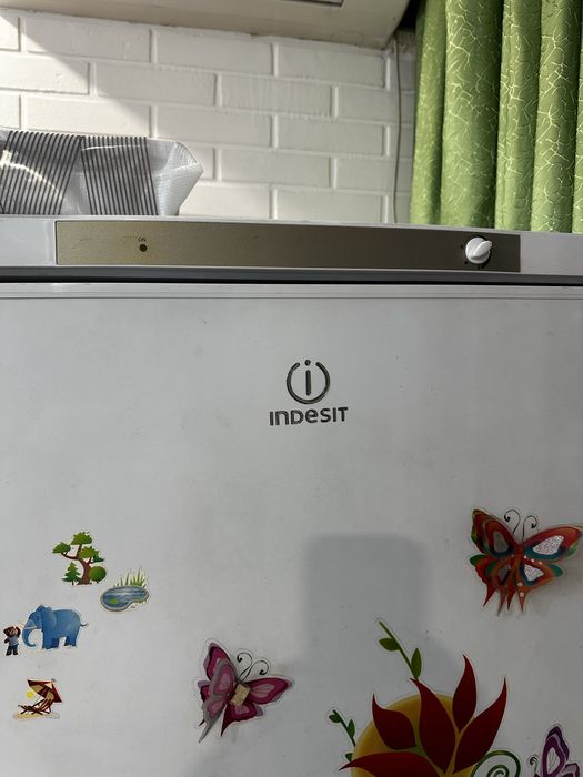 Холодильник Indesit