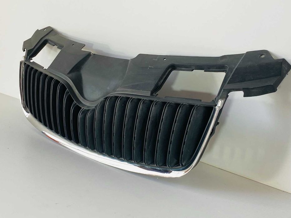 решетка радиаторна Skoda Roomster 2006-2011 г. #1049V