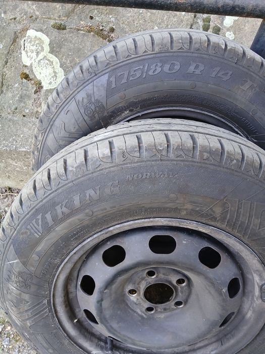 Гуми летни 175/80/14. С джанти. В перфектно състояние.