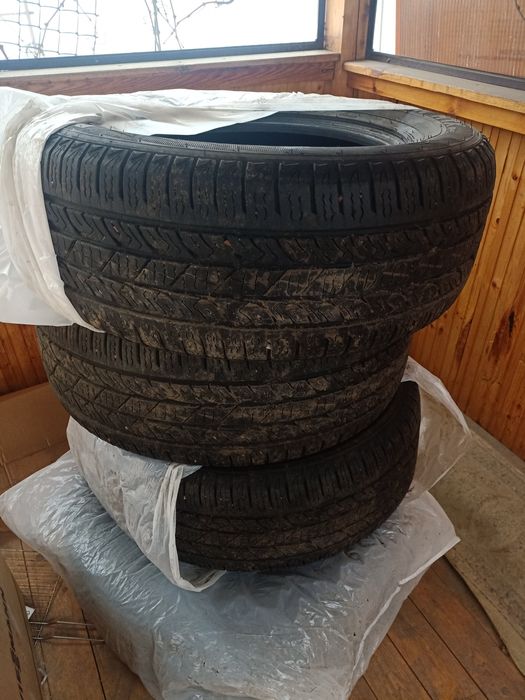 Продам шины всесезонные на Ланд крузер 200