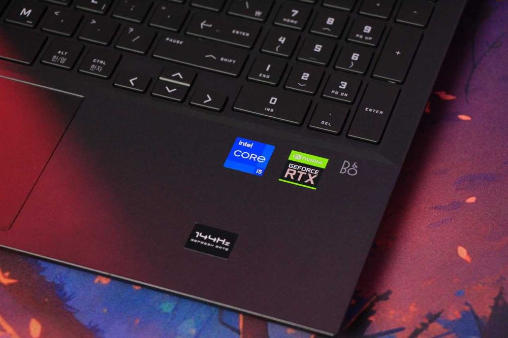 Ideal holatdagi Victus noutbook arzon narxda sotiladi.